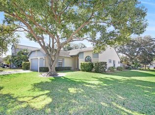 2462 Meadow Cove Blvd, Melbourne, FL 32935