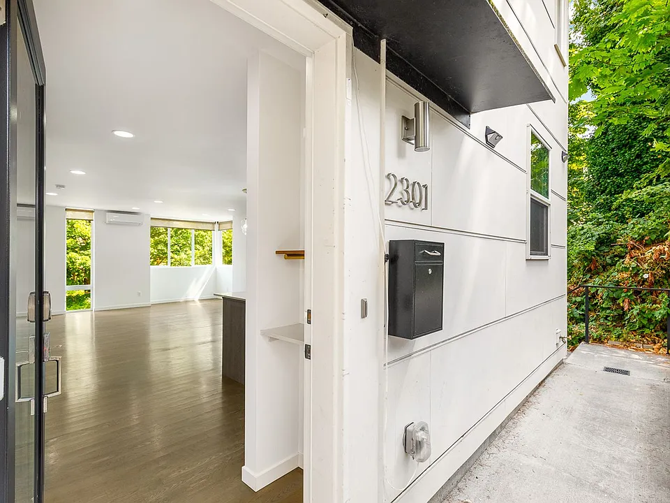 2301 23rd Ave W