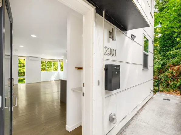 2301 23rd Ave W, Seattle, WA 98199