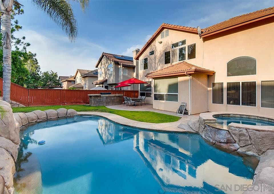 1st image of 555 Bayona Loop