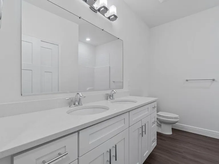 533 Hill Ln — Photo 16