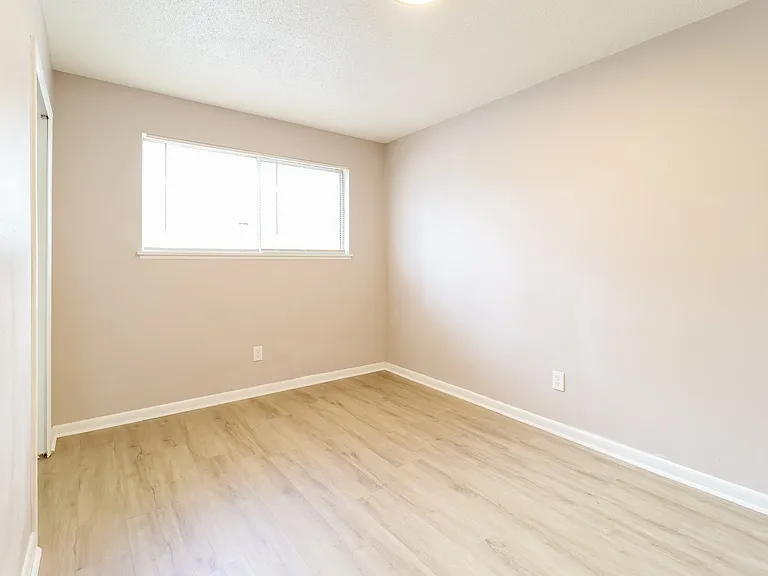 742411_026_bedroom_13620259.jpg