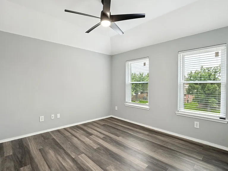 1016 Aviary — Photo 29