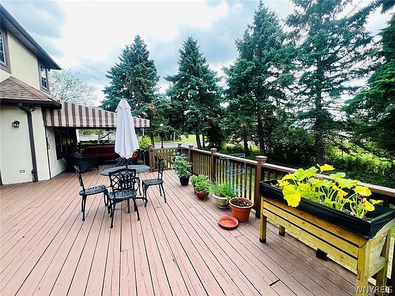 4th image of 10 Pinegrove Ct