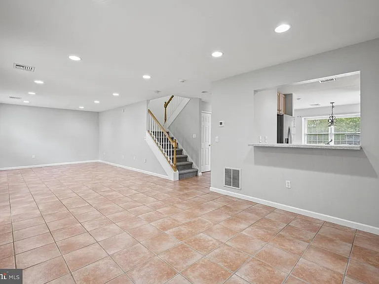 262 Crescent Dr — Photo 7