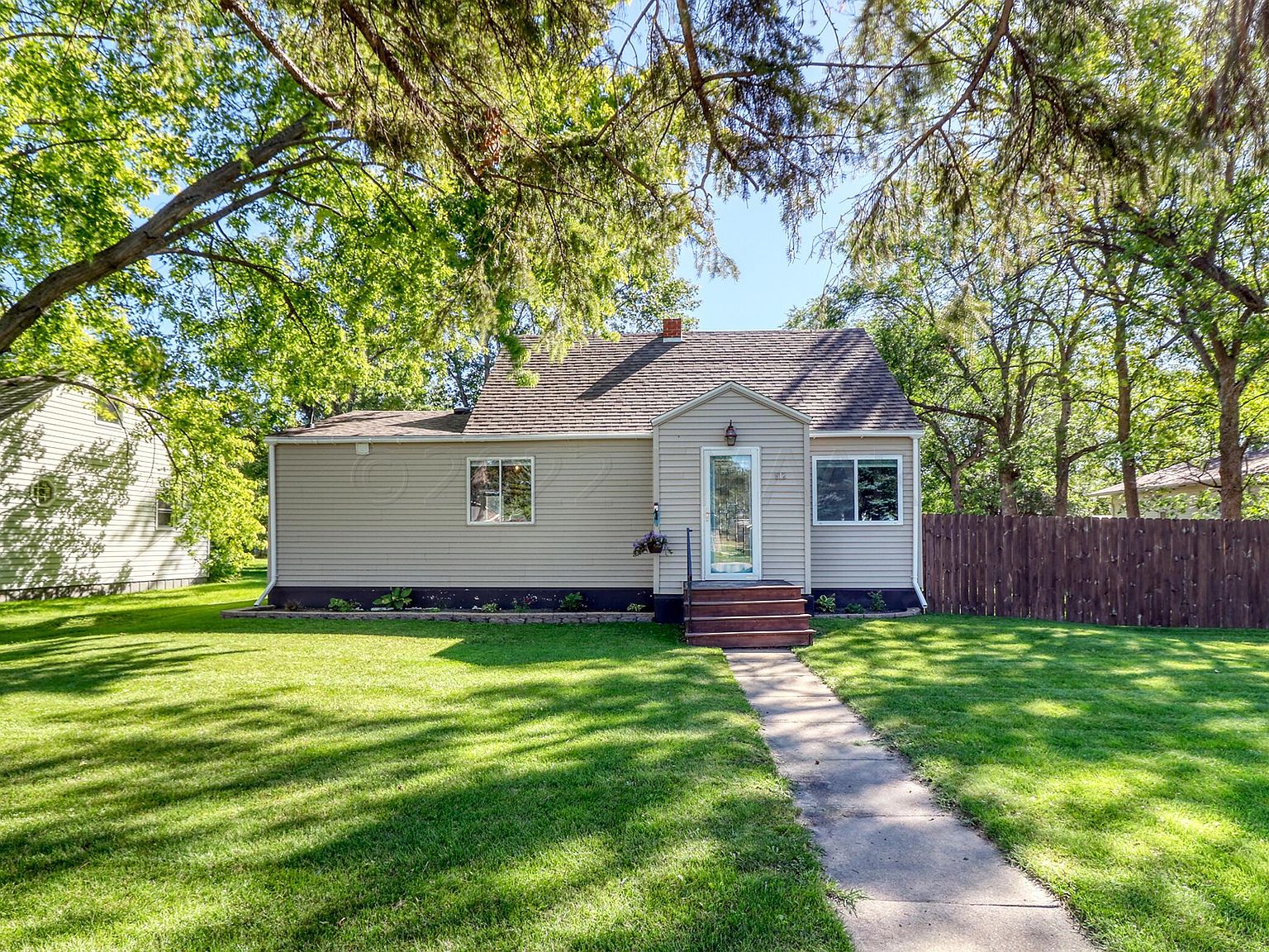 812 3rd St SE, Barnesville, MN 56514 Zillow