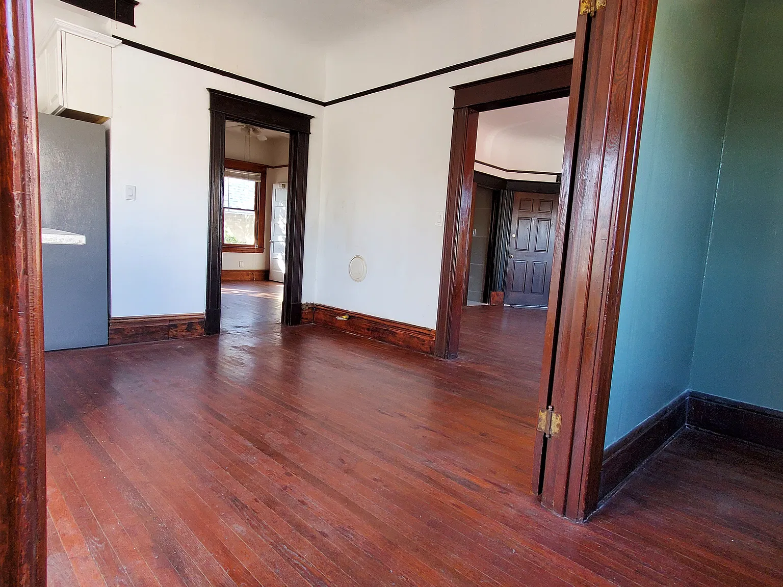 3 bed, 1000 sqft, $1,750 — Photo 3