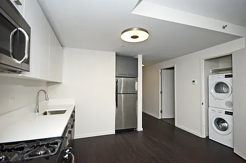 235 E 44th St #4E Photo 1