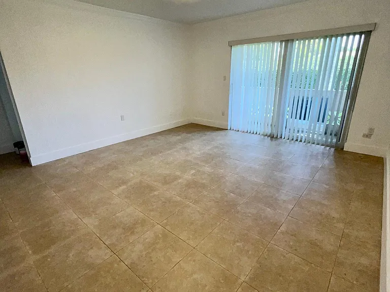 14500 SW 88th Ave #119 — Photo 3