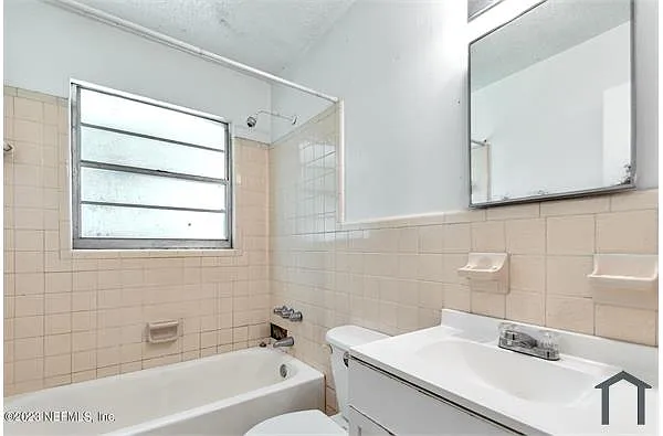 Building Photo - 1359 W 31st St #3