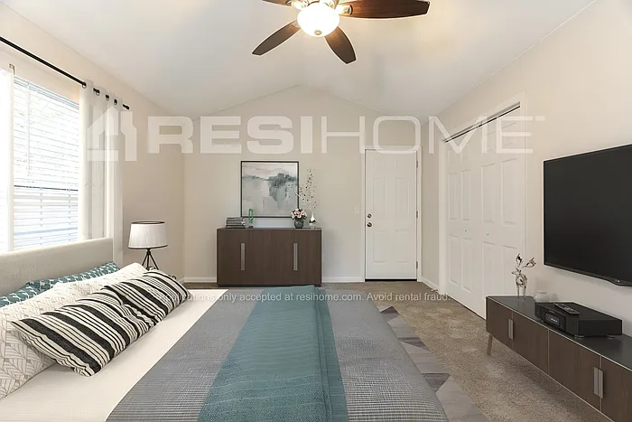 135 Chaucer Ln — Photo 9
