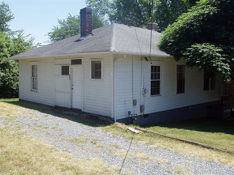2 bed, 1.0 bath, 1000 sqft, $1,450 — Photo 2