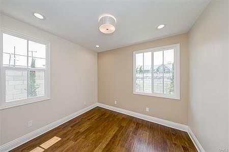 3rd image of 9621 Broadway