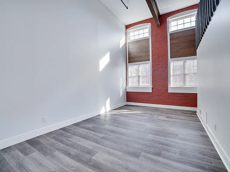 633 McKinley St #102 — Photo 2