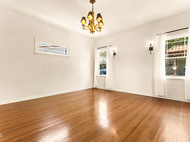 4725 Ambrose Ave — Photo 31