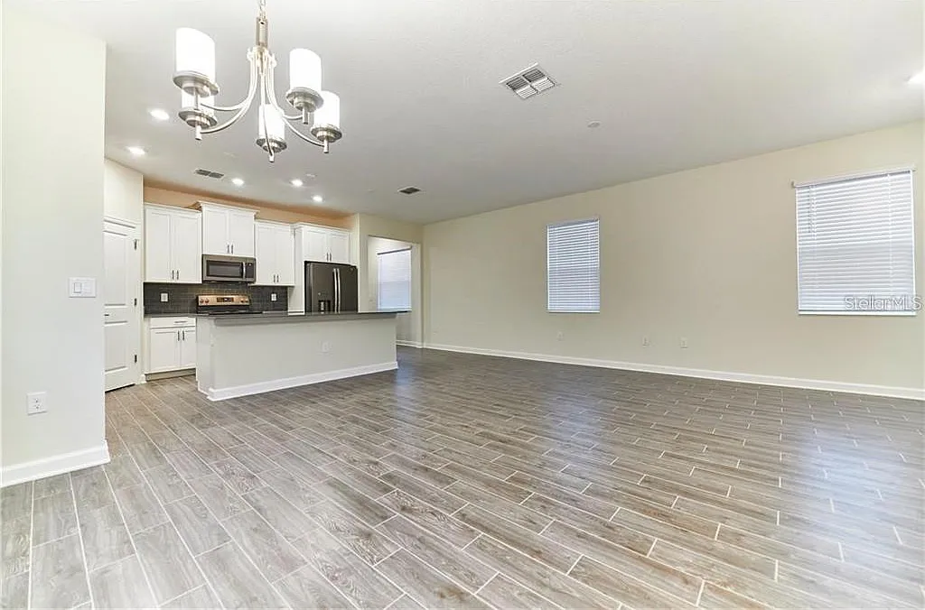 4 bed, 3.5 bath, 2507 sqft, $3,050 — Photo 4