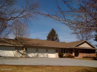 52002 Kern Dr, Three Rivers, MI 49093