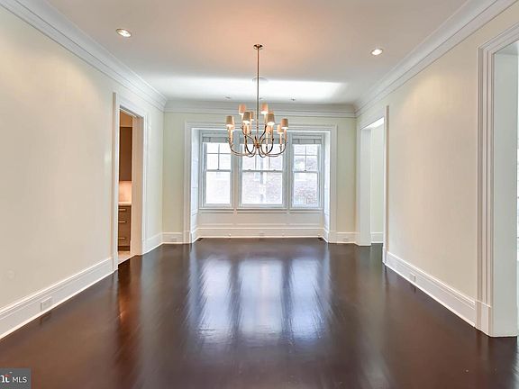 3rd image of 2733 Cathedral Ave NW