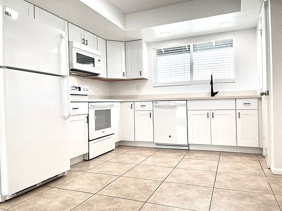 4th image of 38 W 6th Pl #42
