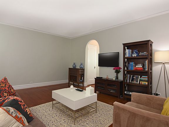 4th image of 1468 Midland Ave APT 1C