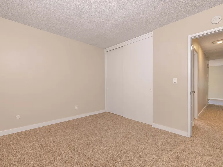 Villa Knolls Apartments — Photo 5