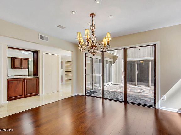 4th image of 10351 Sylvan Ln W
