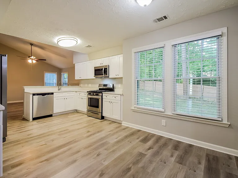 547 Riverbirch Trce — Photo 8