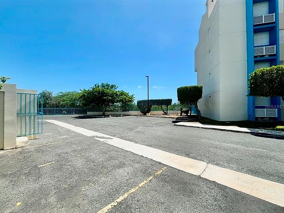 2nd image of 3301 N Vistamar El Combate 206