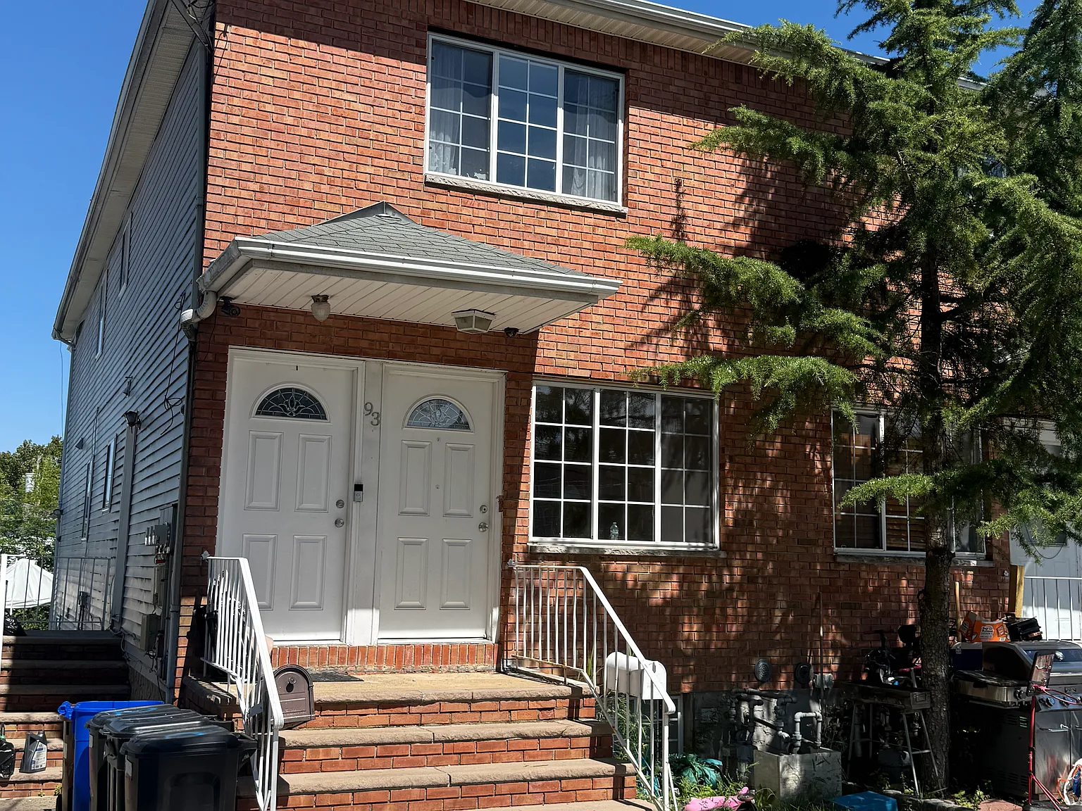 2 bed, 850 sqft, $2,400 — Photo 1