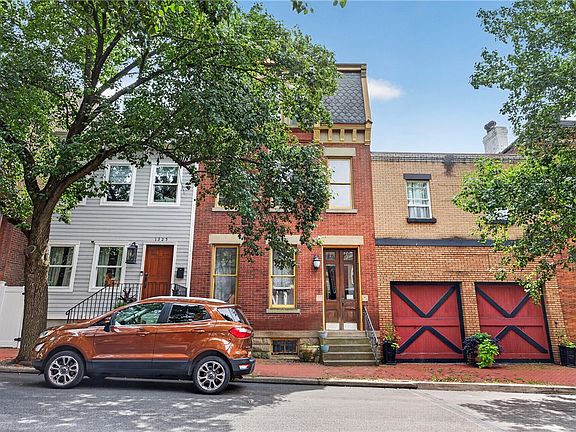 2nd image of 1327 Sheffield St