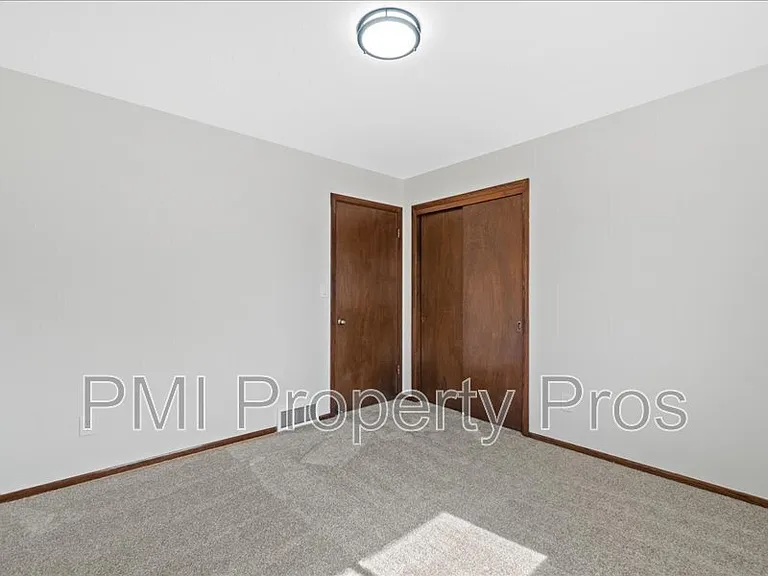 8148 S 88th St — Photo 23