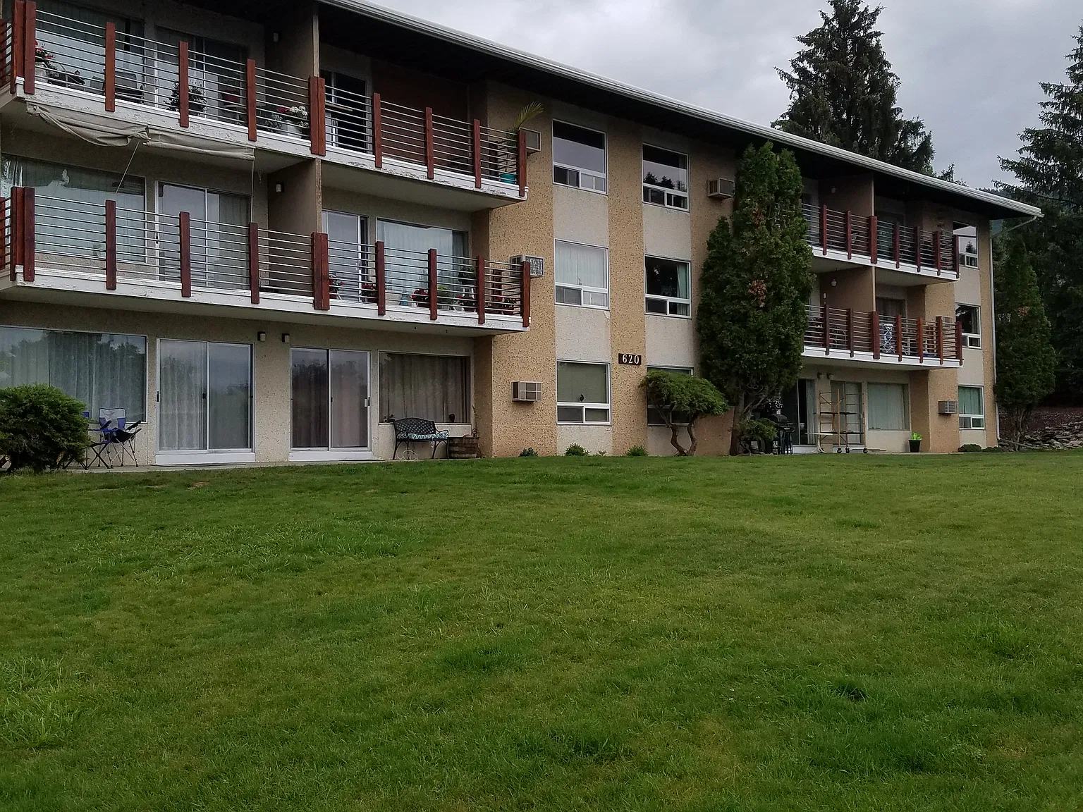 2 bed, 850 sqft, $1,700 — Photo 1