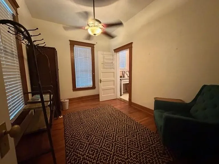415 W Franklin St — Photo 8