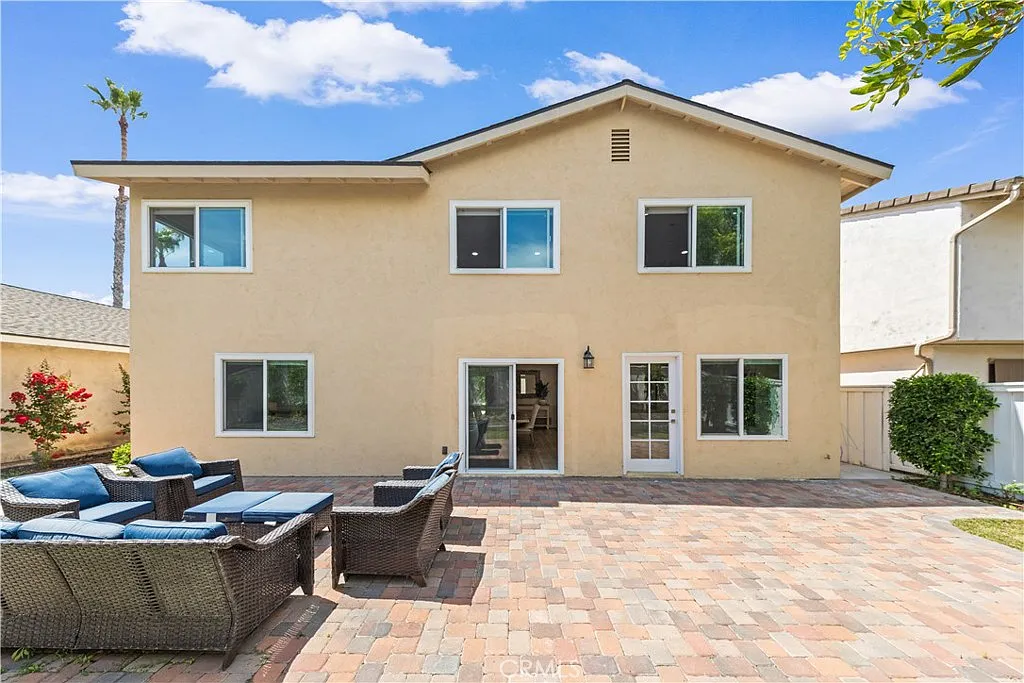 5 bed, 4.5 bath, 2732 sqft, $7,000 — Photo 2