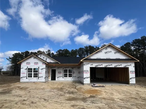 111 Alfalfa Dr, Parkton, NC 28371