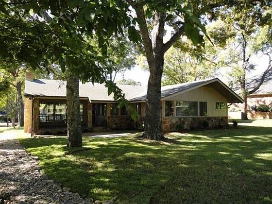 1st image of 123 Williamsburg Ln