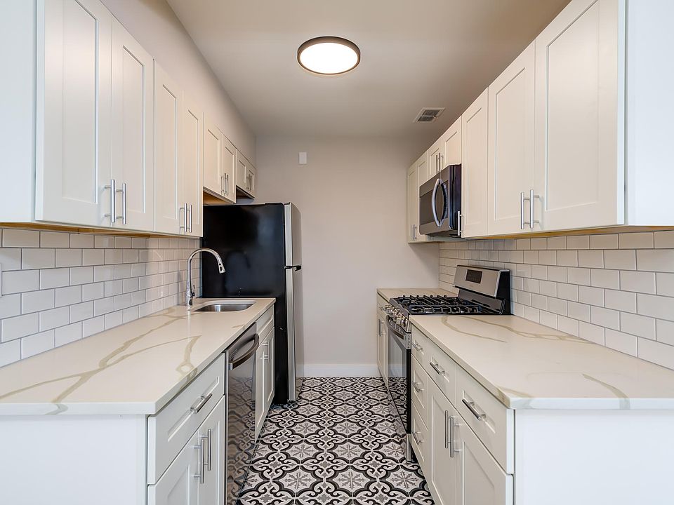 1st image of 6244 Oakland Ave #213A