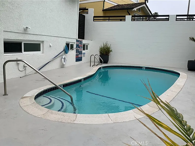 425 S Catalina Ave #4 — Photo 30