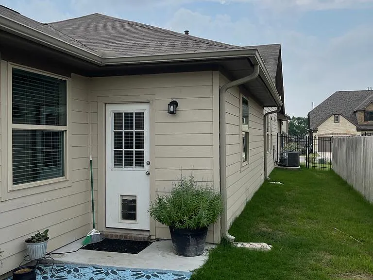 160 Earl Keen St — Photo 21