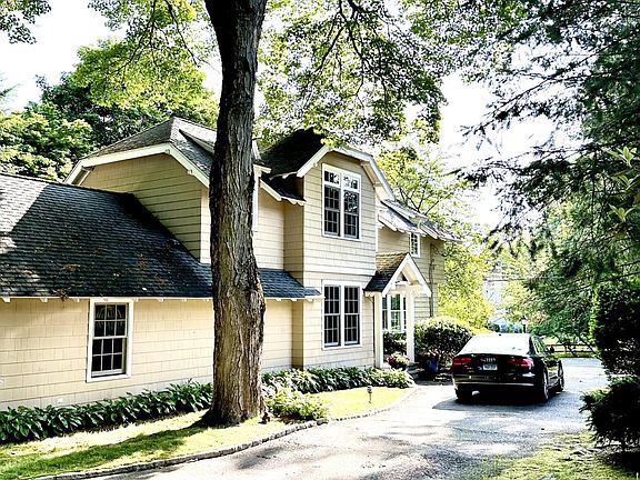 Long driveway - view from Cross Lane