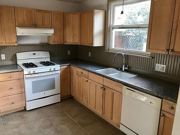 2nd image of 31 Glen Park Way