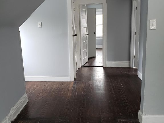 4th image of 919 S 17th St Floor 3