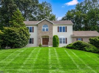 94 Forest Way, Morris Plains, NJ 07950