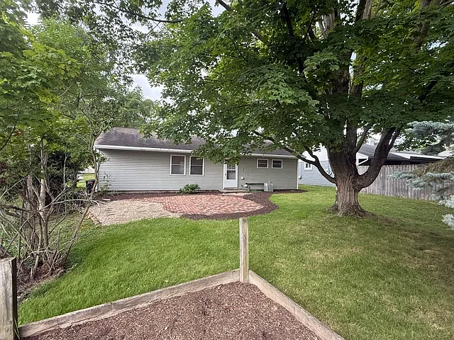 2 bed, 1000 sqft, $1,400 — Photo 4