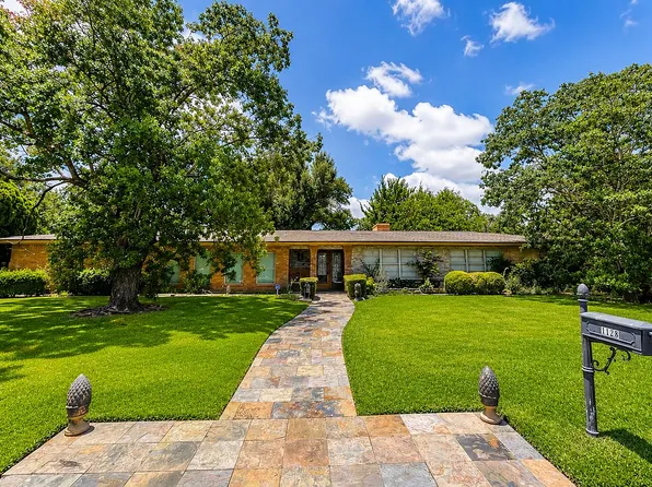 1128 River Glynn Dr, Houston, TX 77063