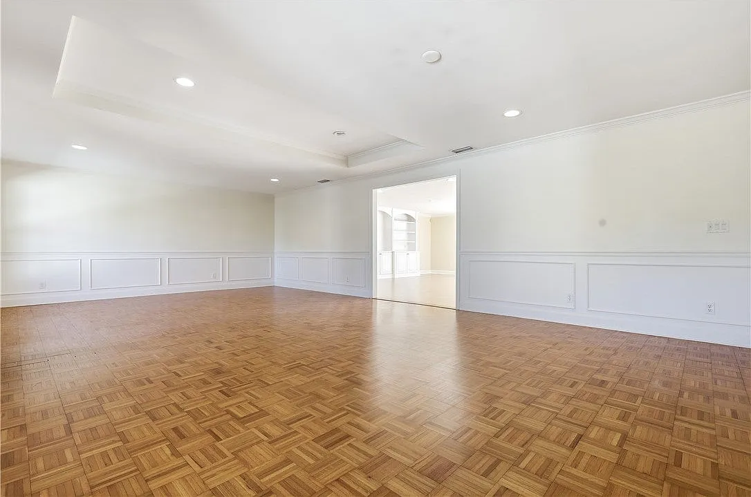 3 bed, 2.5 bath, 2240 sqft, $8,250 — Photo 4