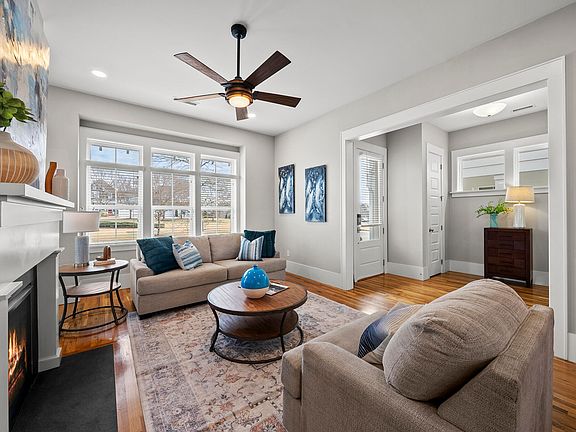 4th image of 145 Meadows Edge Dr