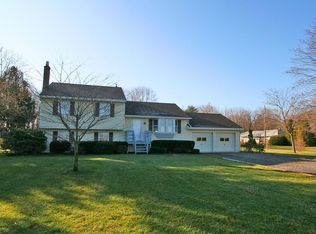 27 Forest Hill Dr, Flemington, NJ 08822