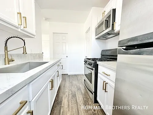 3017 London St #1/2 Photo 1