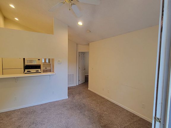 4th image of 900 S Elizabeth St APT 12